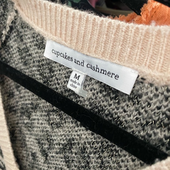 revolve cupcakes & cashmere pink leopard v neck sweater - Picture 4 of 4